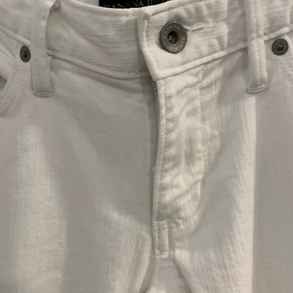 Banana Republic White Ankle Cropped Jeans with Distressed Knees - Picture 5 of 7